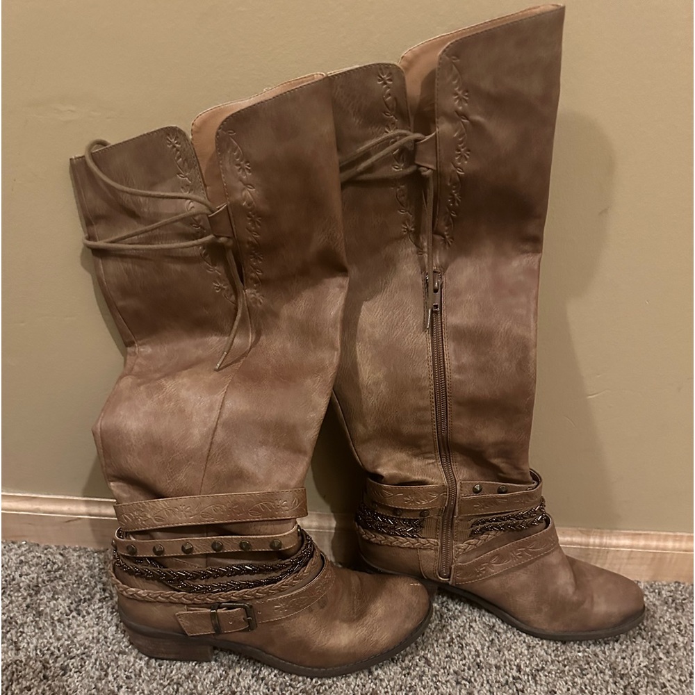 Unrated Distressed Fashion Boot